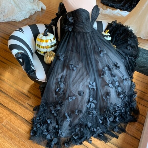 BLACK WEDDING DRESS : ESSENSE OF AUSTRALIA  D3734 - Picture 9 of 15